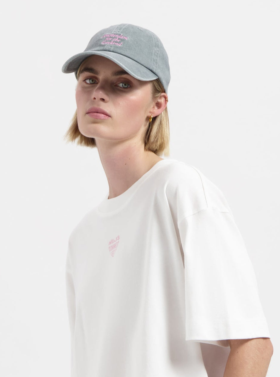 Grey cap with pink embroidery 'Amsterdam for the Weekend' by Nous Sommes Labels