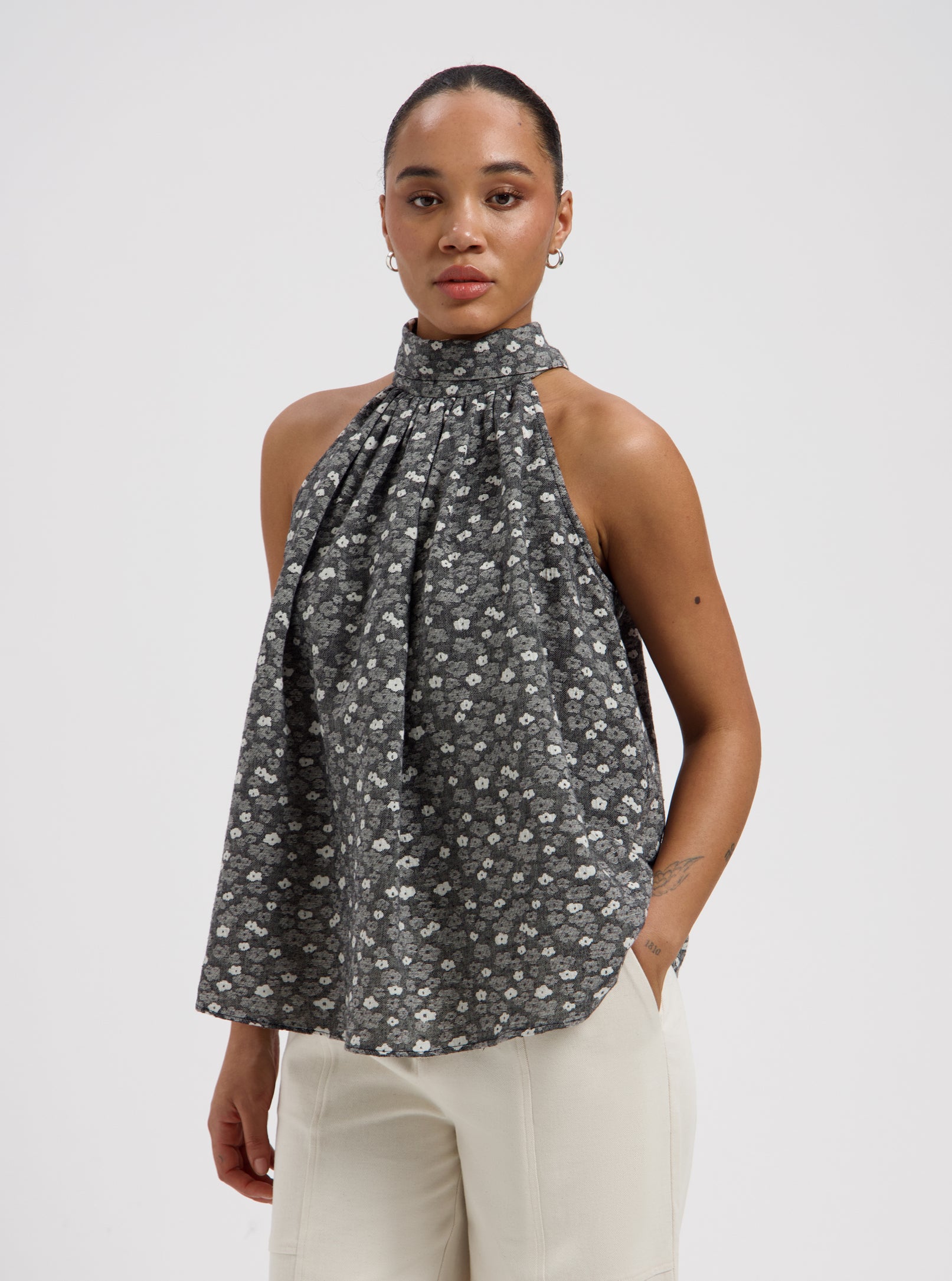 Anthracite floral halter top sleeveless with wide cut by Nous Sommes Labels
